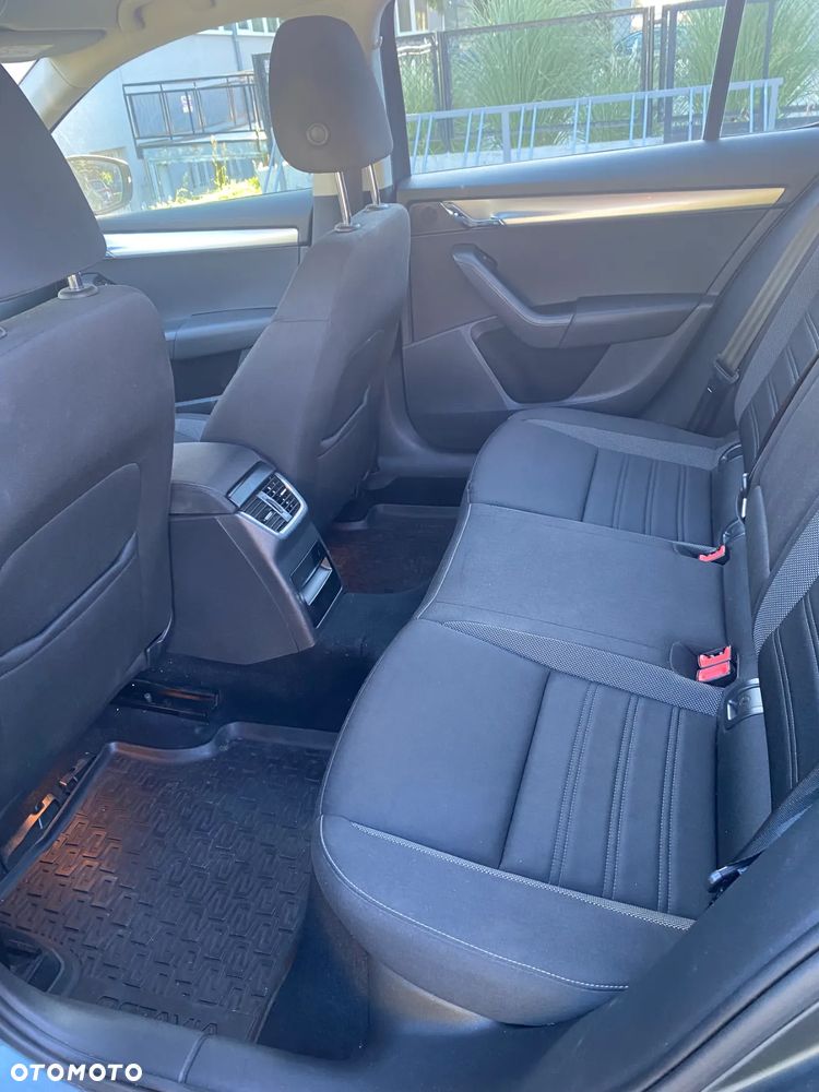Skoda Octavia 1.4 TSI Ambition - 8