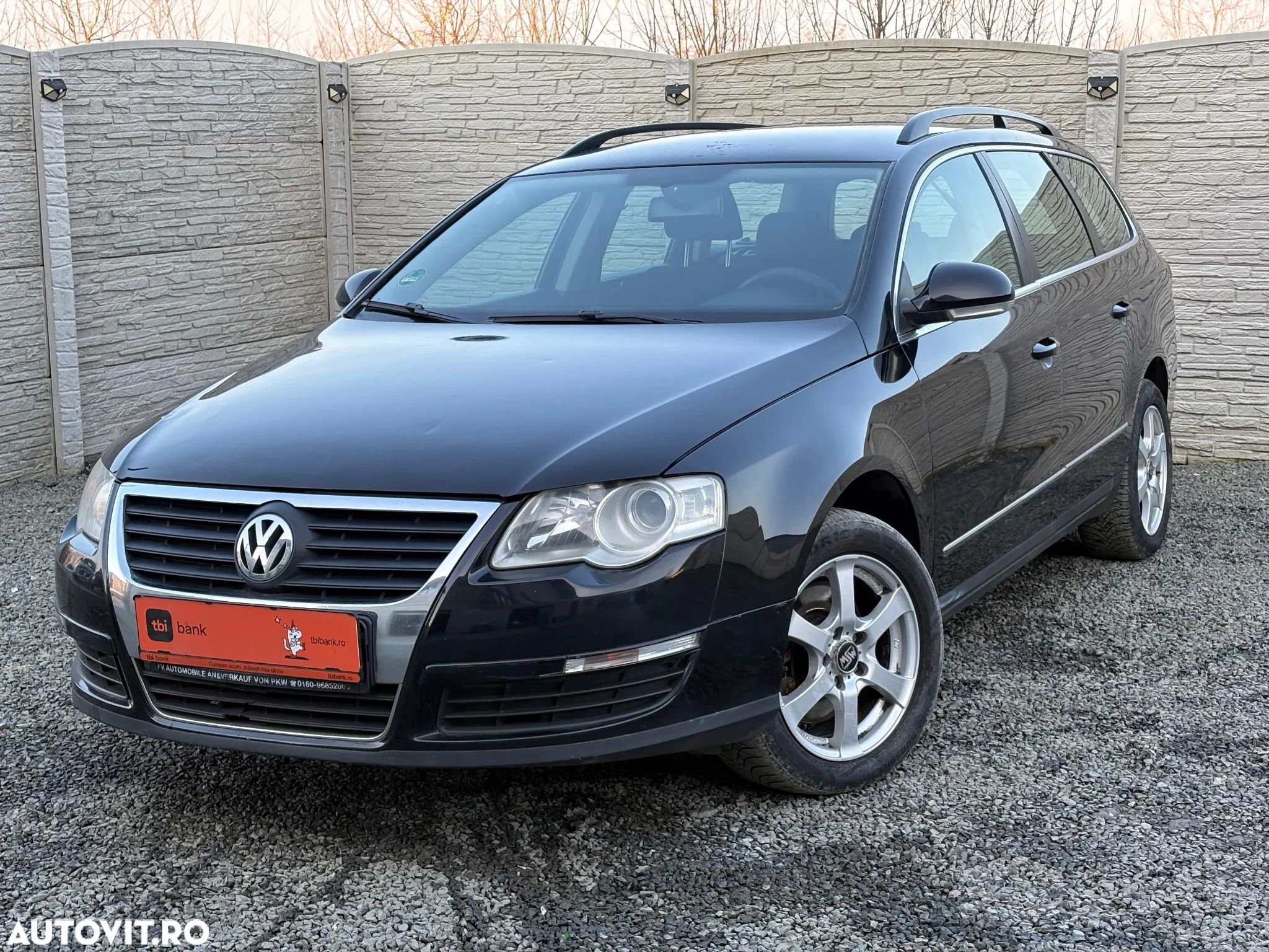 Volkswagen Passat - 1