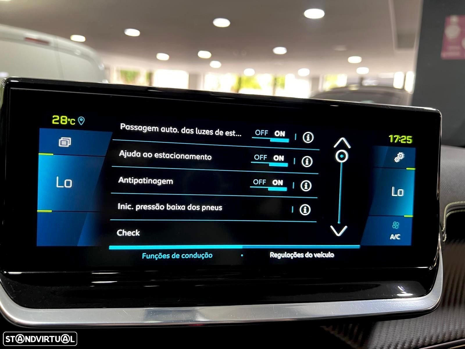 Peugeot e-2008 50 kWh GT - 36