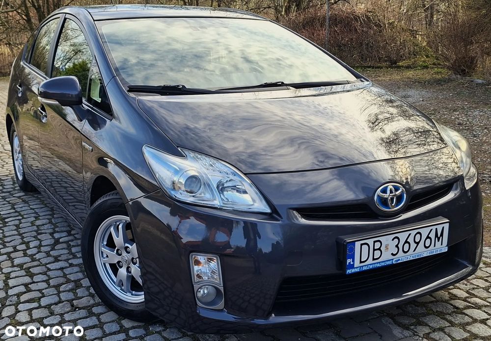 Toyota Prius (Hybrid) Life - 1