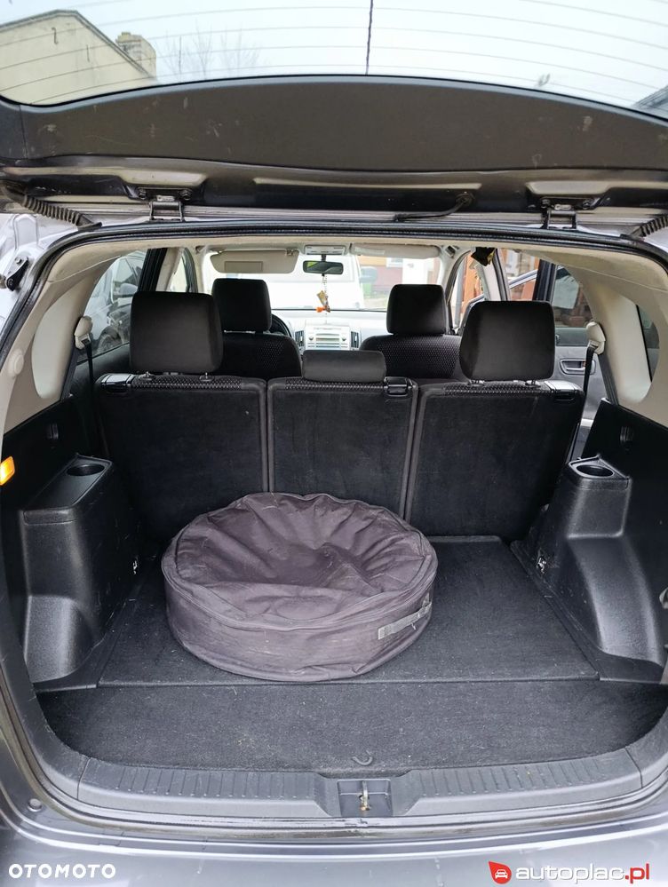 Toyota Corolla Verso 1.8 Sol + - 11