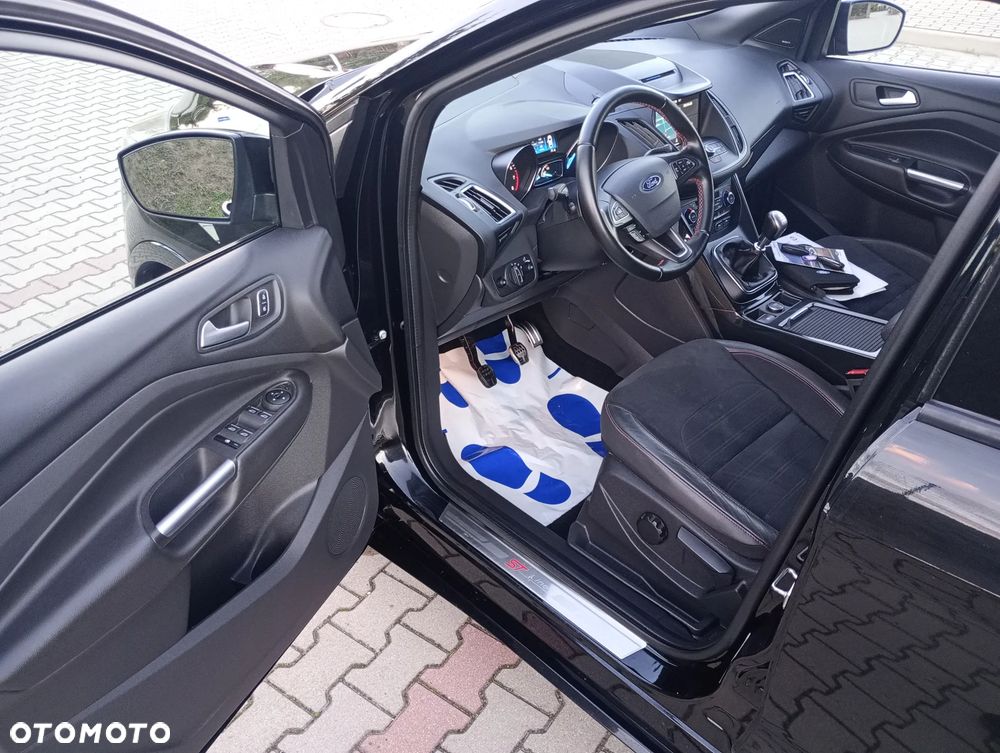 Ford Kuga 1.5 EcoBoost 2x4 ST-Line - 11