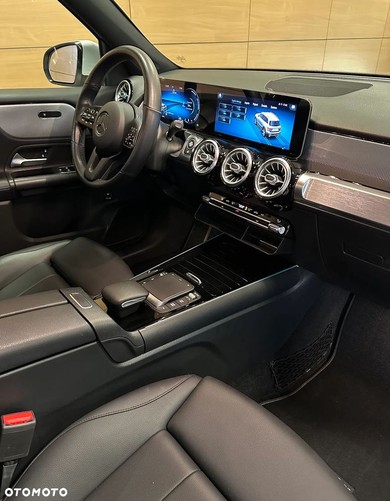 Mercedes-Benz GLB 200 7G-DCT - 11