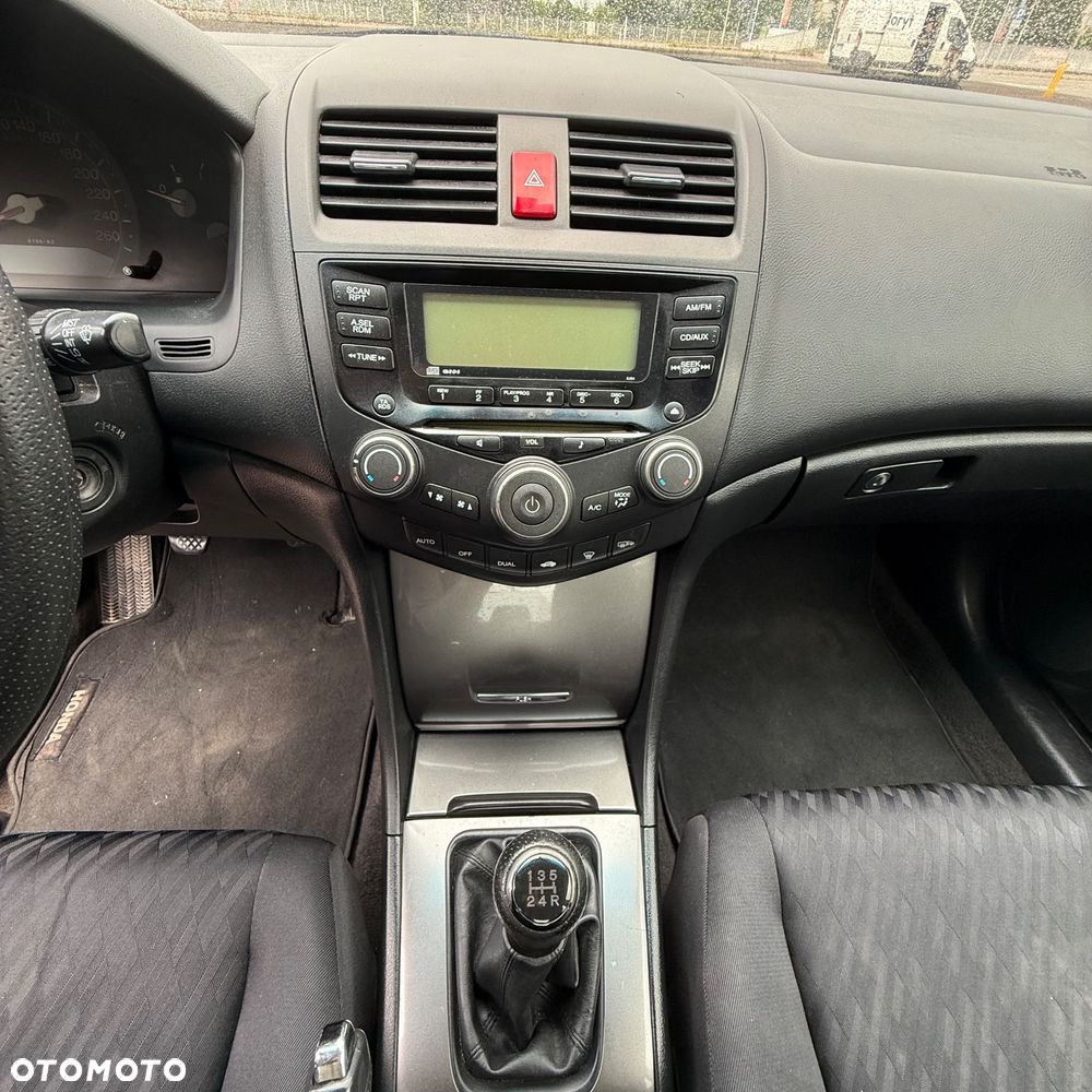 Honda Accord 2.0 Executive - 17