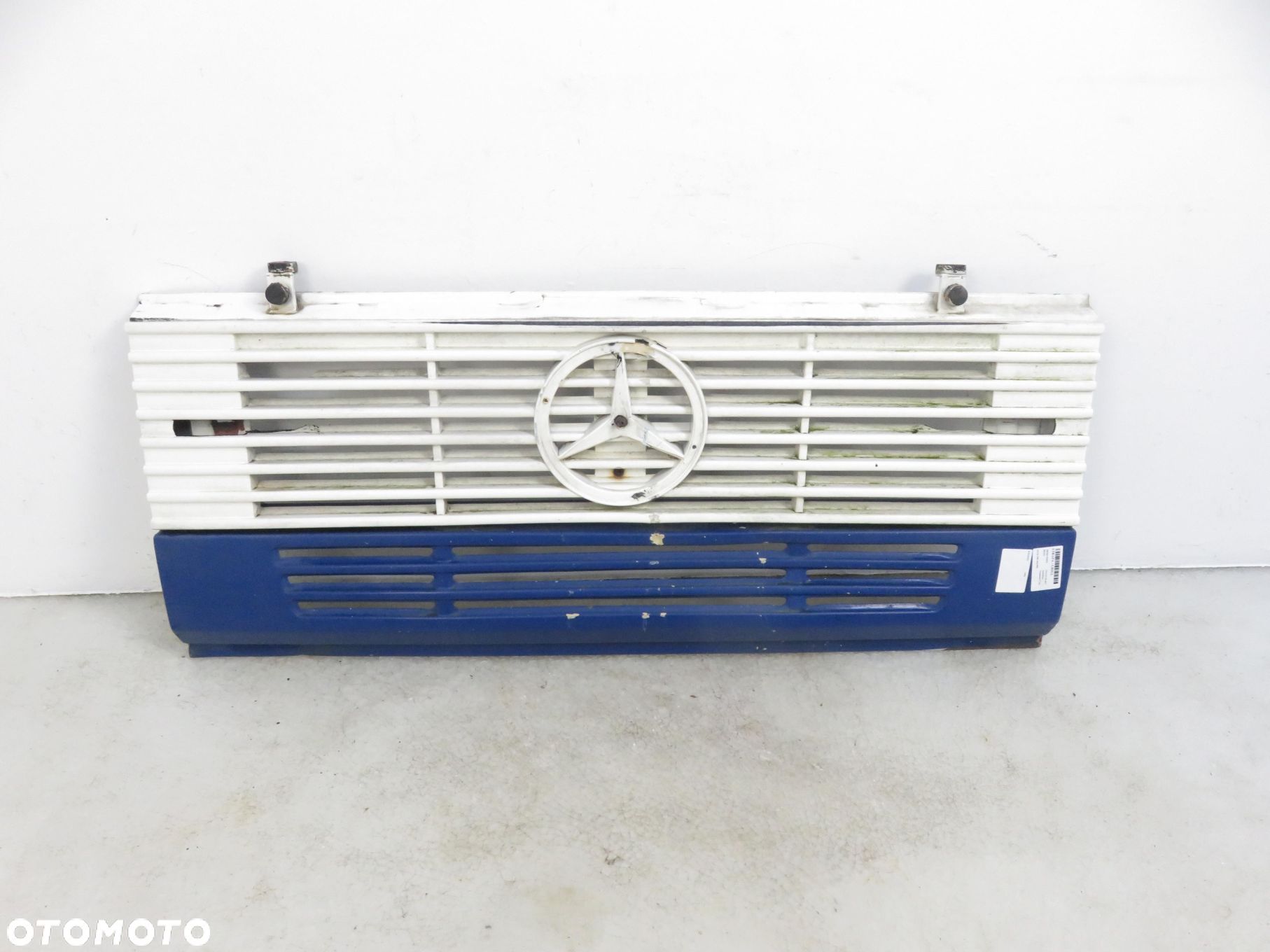 ATRAPA GRILL MERCEDES T2 814D - 1