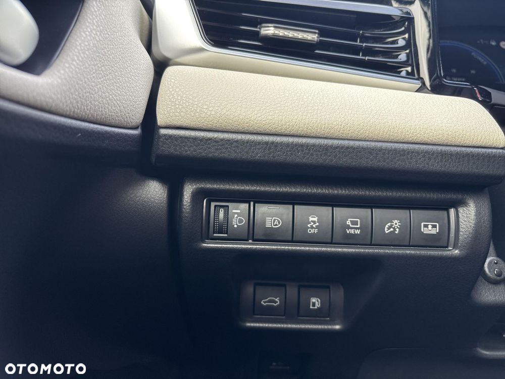Toyota Camry - 17