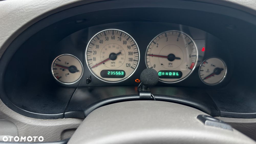 Chrysler Town & Country - 6