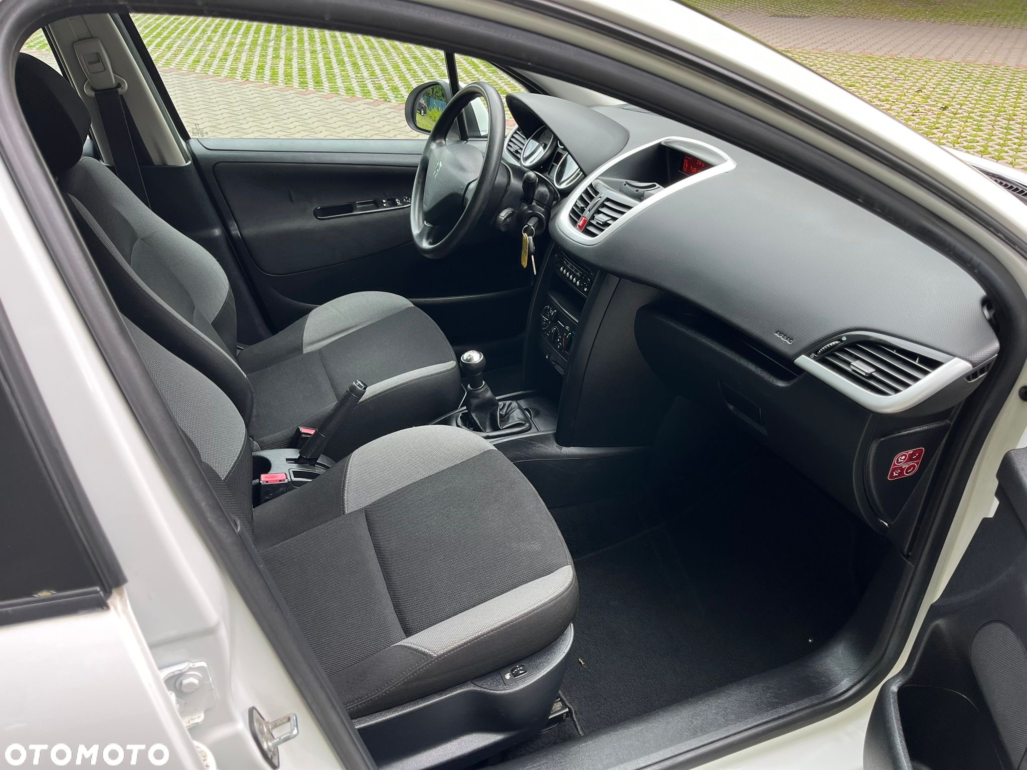 Peugeot 207 - 10