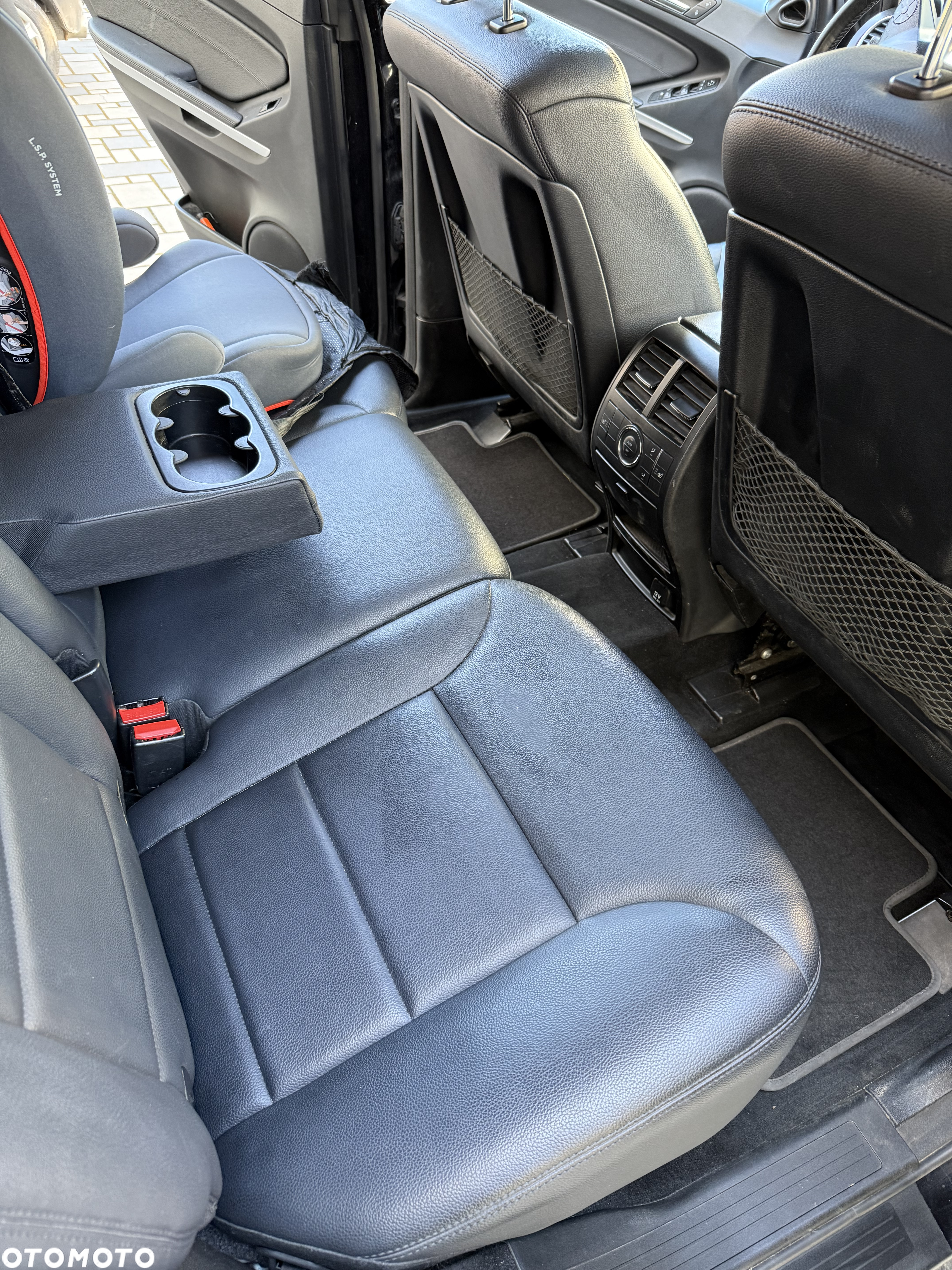 Mercedes-Benz ML 350 4-Matic - 10
