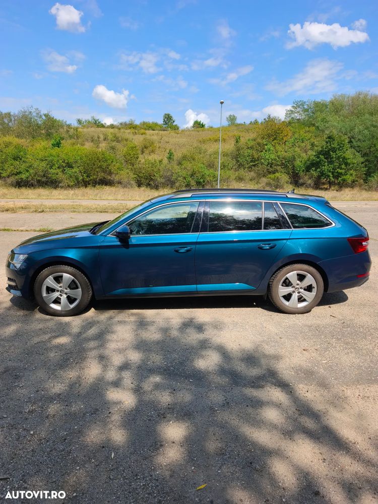 Skoda Superb Combi 2.0 TDI DSG Ambition - 1