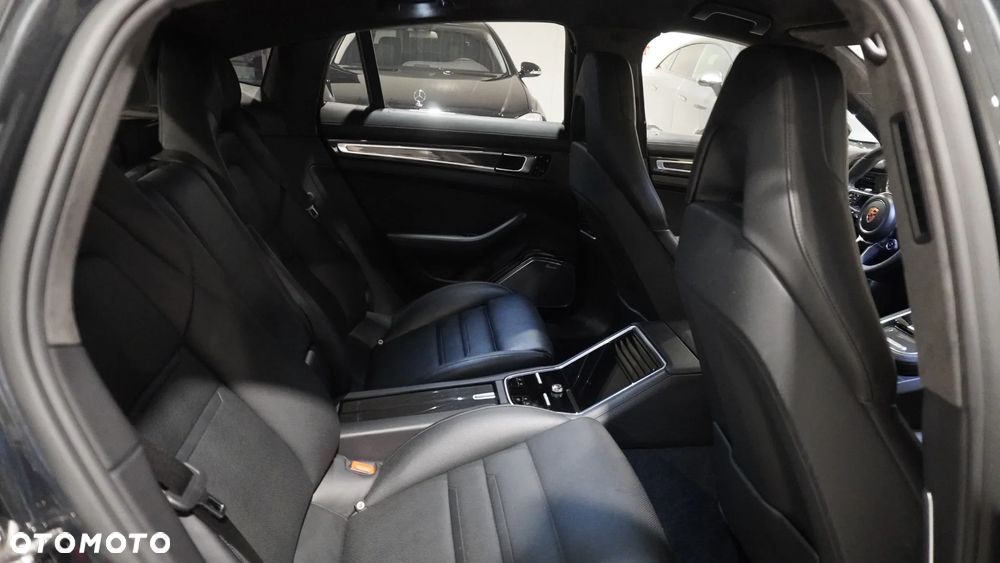 Porsche Panamera Turbo - 12