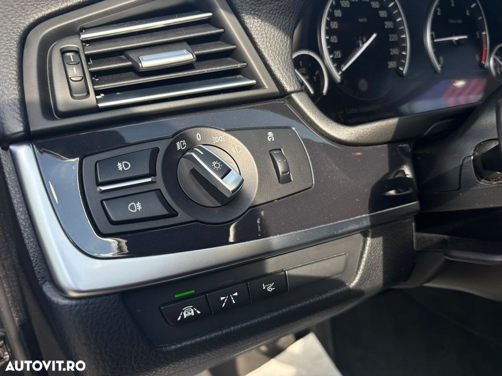 BMW Seria 5 525d xDrive - 24