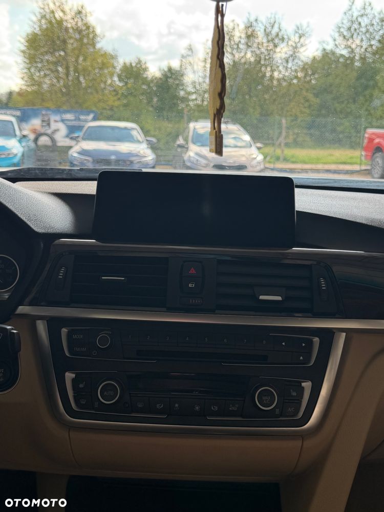 BMW Seria 3 328i xDrive Luxury Line - 23