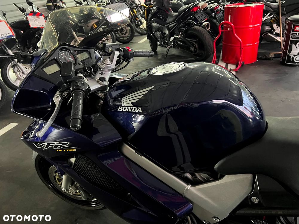 Honda VFR - 9