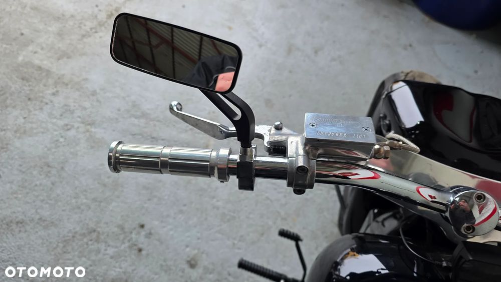 Suzuki Intruder - 14