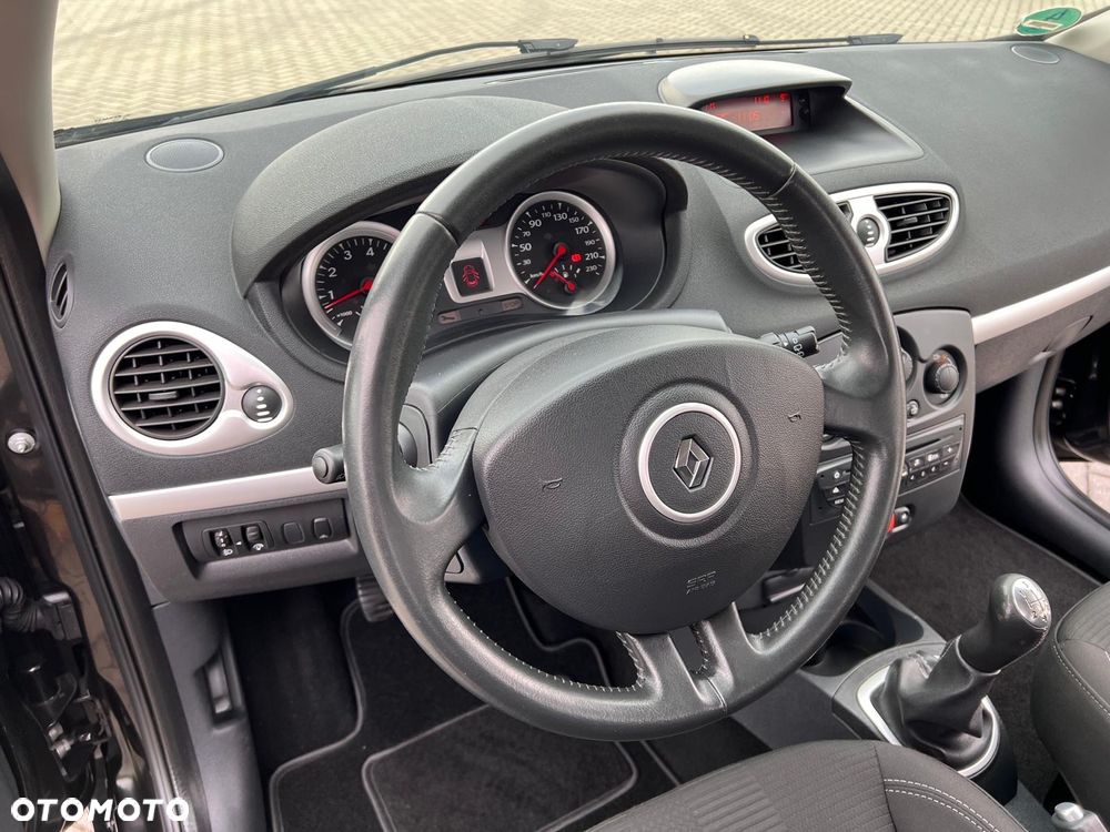 Renault Clio 1.2 16V 75 Expression - 21