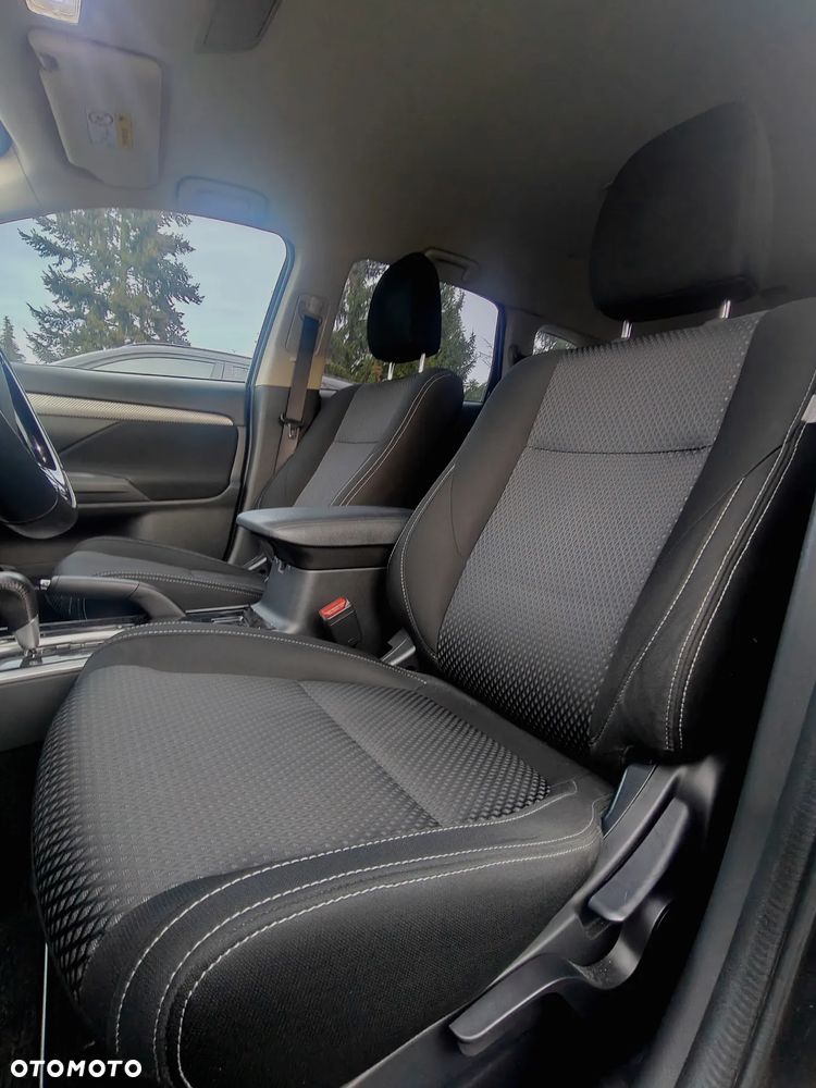 Mitsubishi Outlander 2.0 Intense 4WD CVT - 22