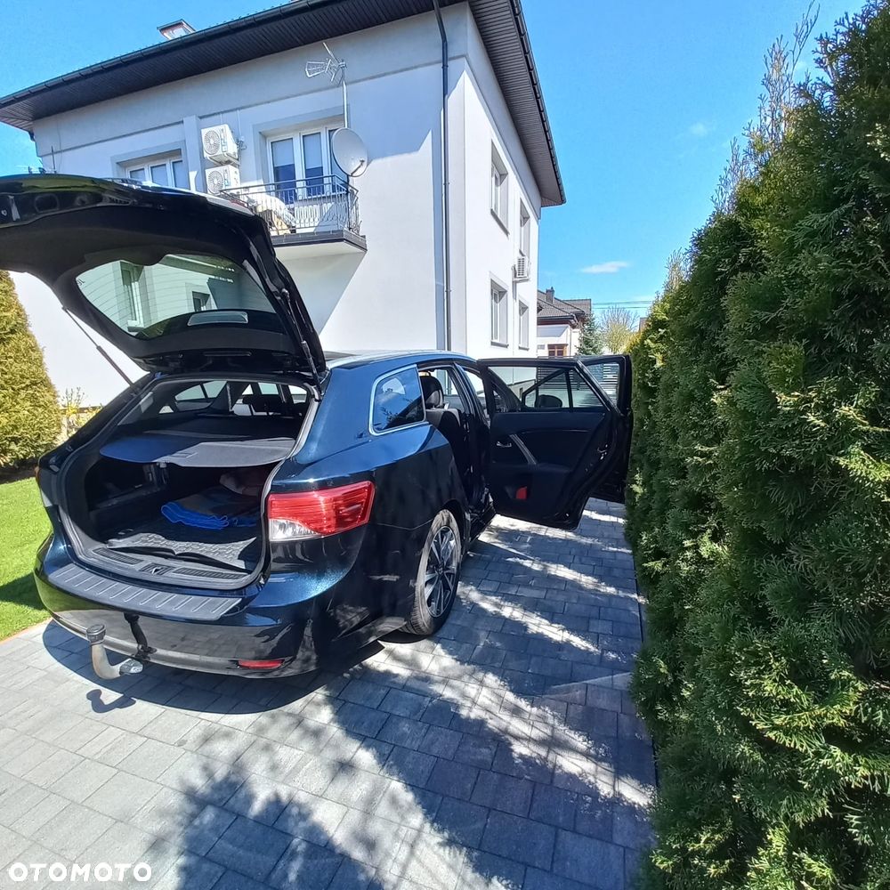 Toyota Avensis 1.6 - 6