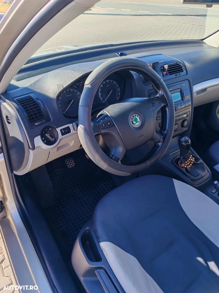 Skoda Octavia 1.6 FSI Trend - 10