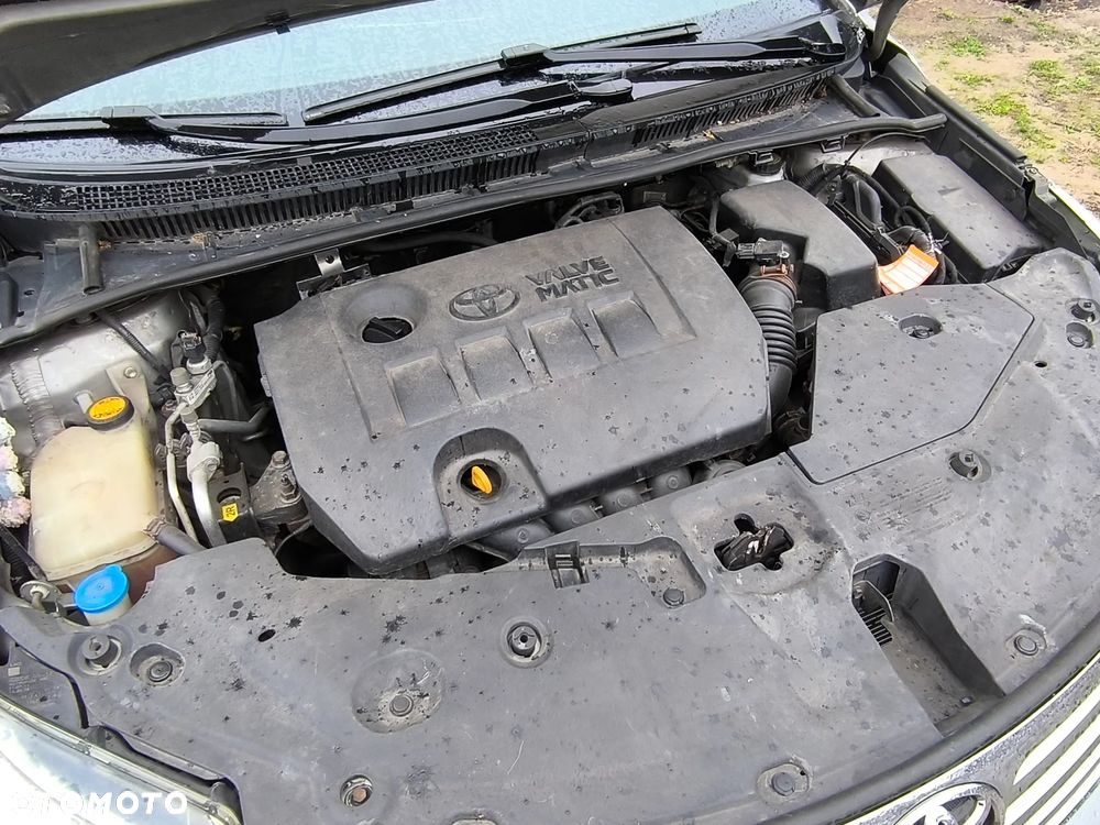 Toyota Avensis 1.6 - 21