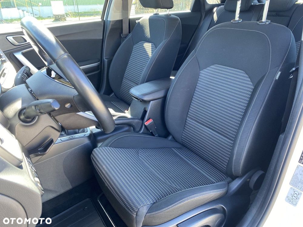 Kia Ceed - 10