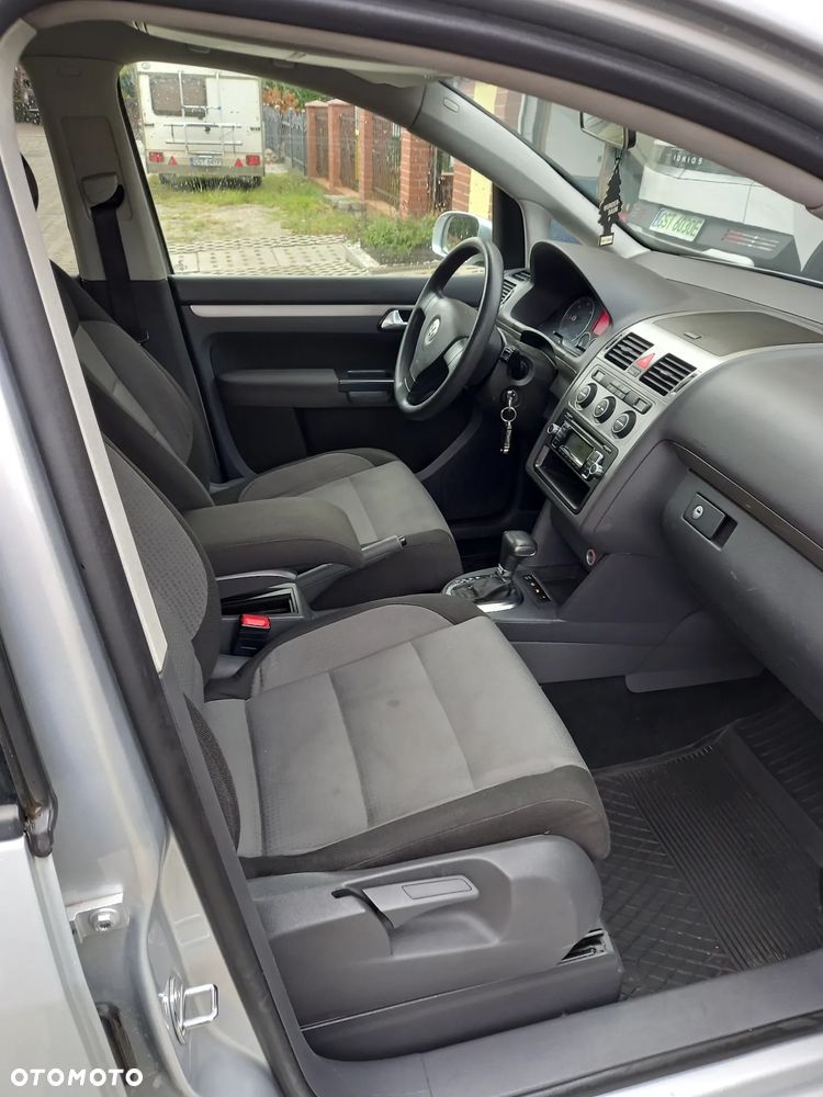 Volkswagen Touran 2.0 TDI DPF DSG United - 5