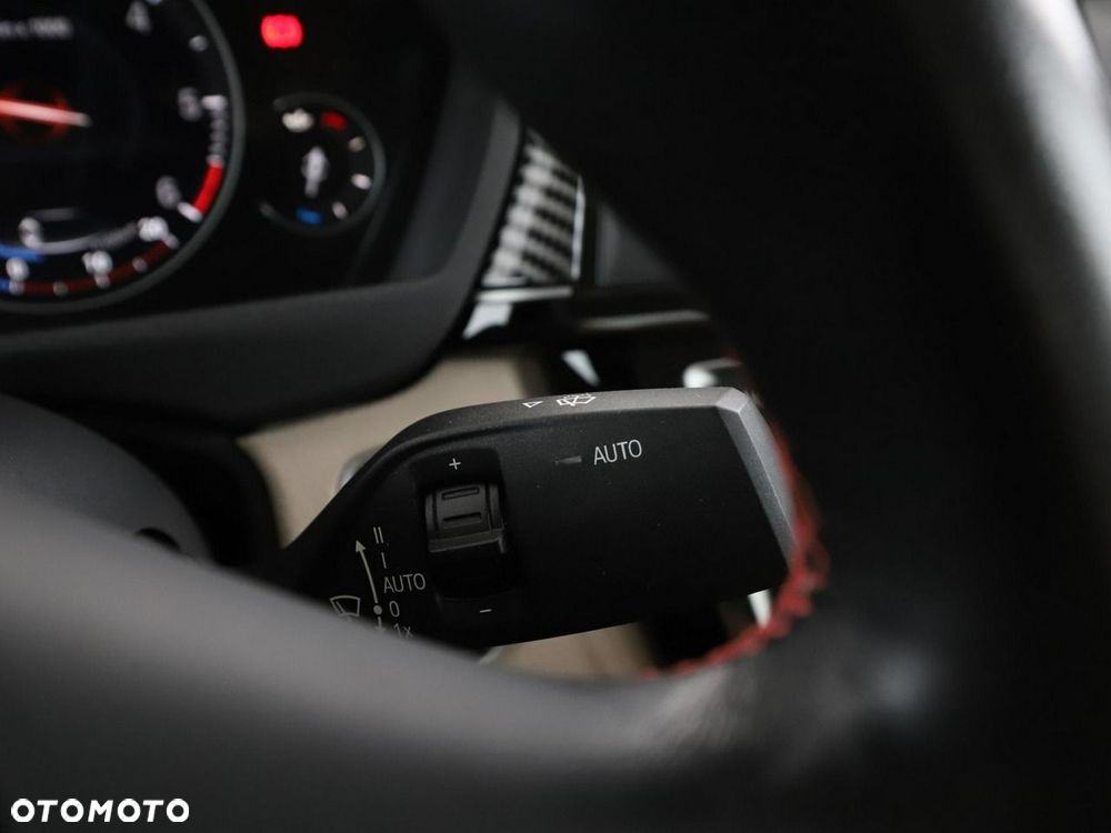 BMW Seria 3 320d Sport Line - 32