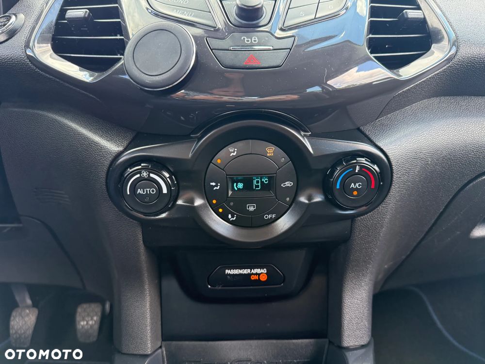 Ford EcoSport 1.0 EcoBoost TITANIUM - 17