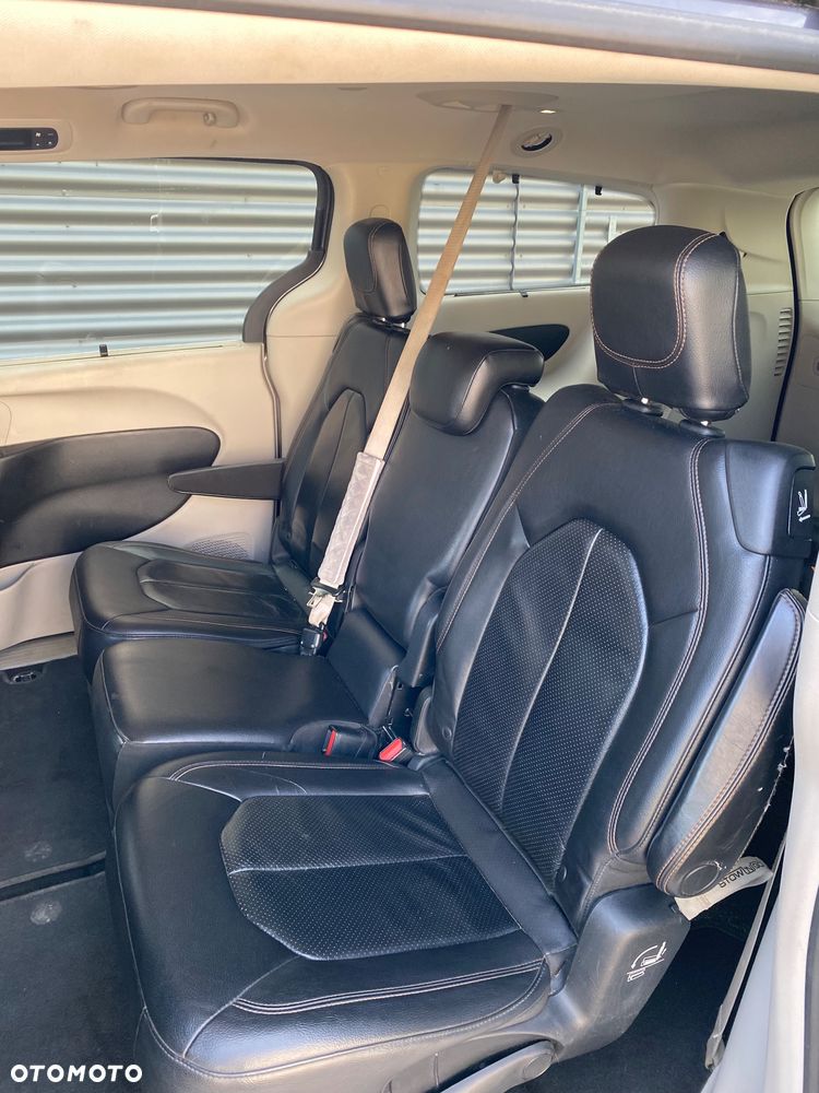 Chrysler Pacifica - 15
