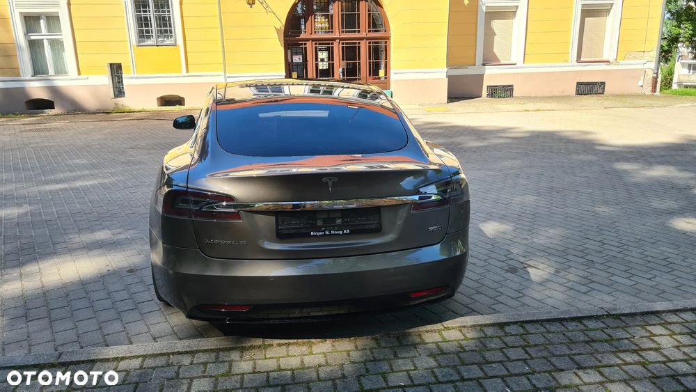 Tesla Model S - 11