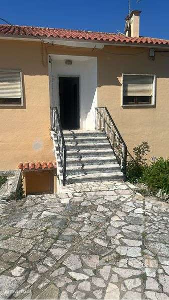 Arrendo t2 a um km da Venda do Pinheiro - Grande imagem: 5/12