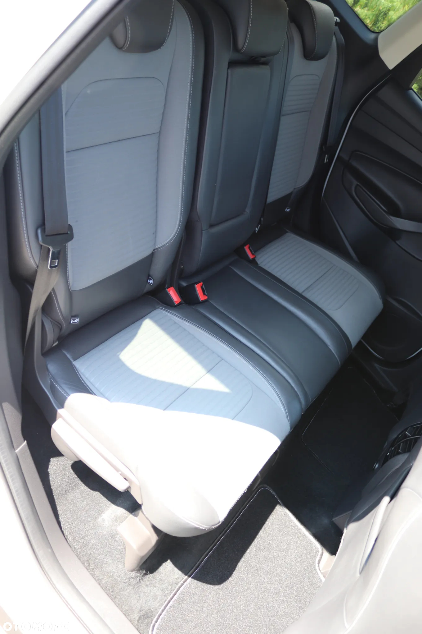 Ford Kuga 2.0 TDCi 2x4 Business Edition - 28