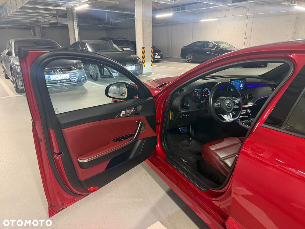Kia Stinger - 11