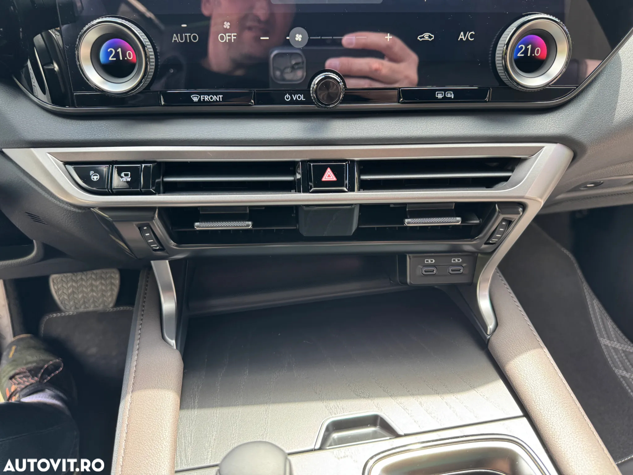 Lexus Seria RX 450h+ (Plug-in-Hybrid) Luxury Line - 24