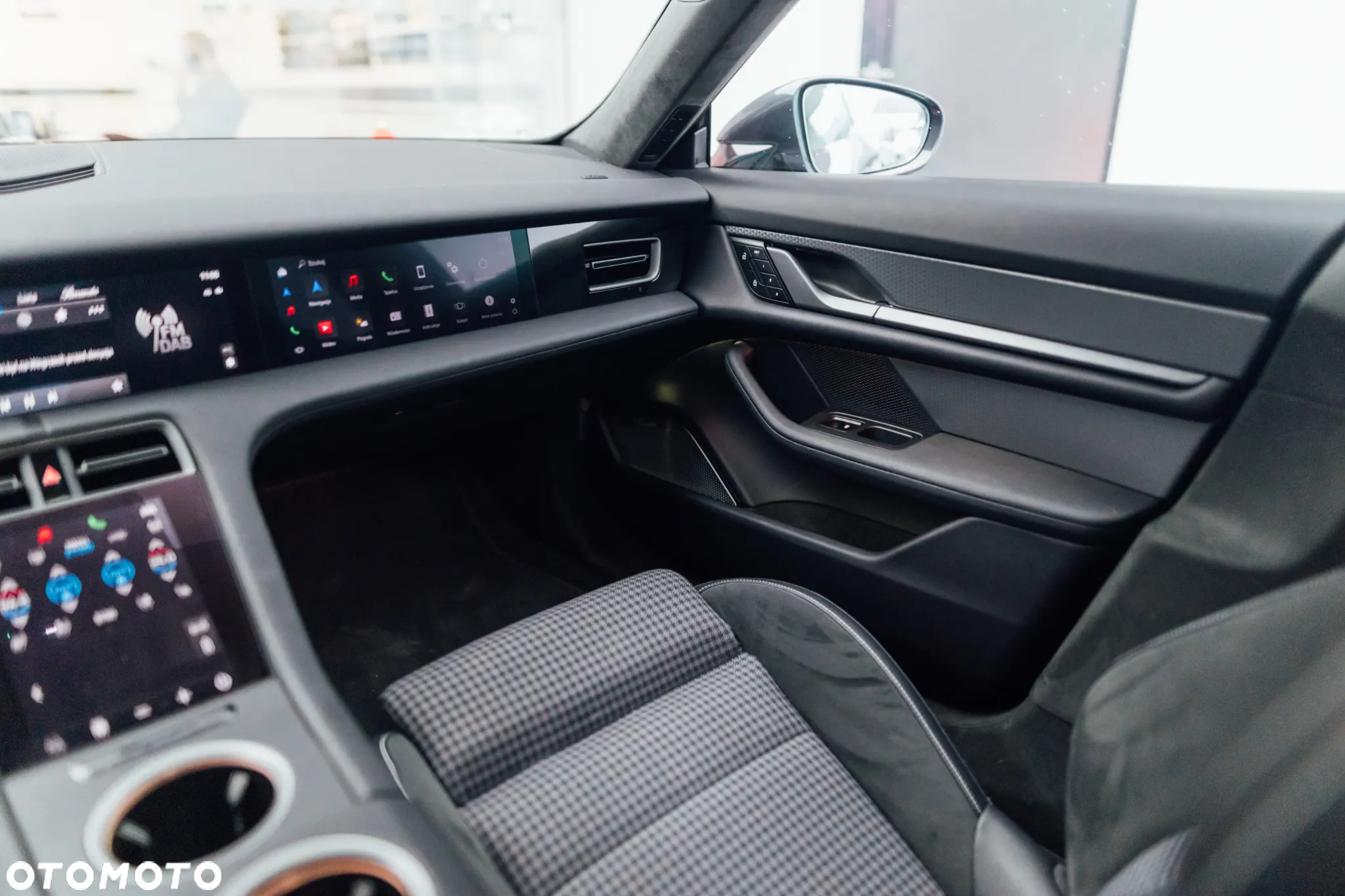Porsche Taycan 105kWh Turbo S Sport Turismo - 21