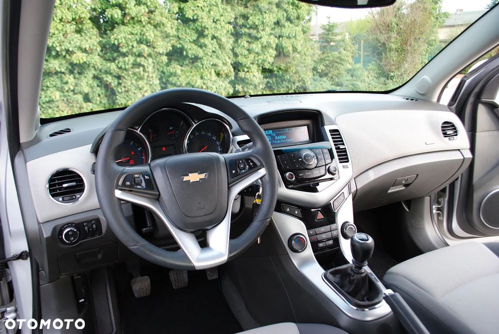 Chevrolet Cruze 1.8 LT - 9