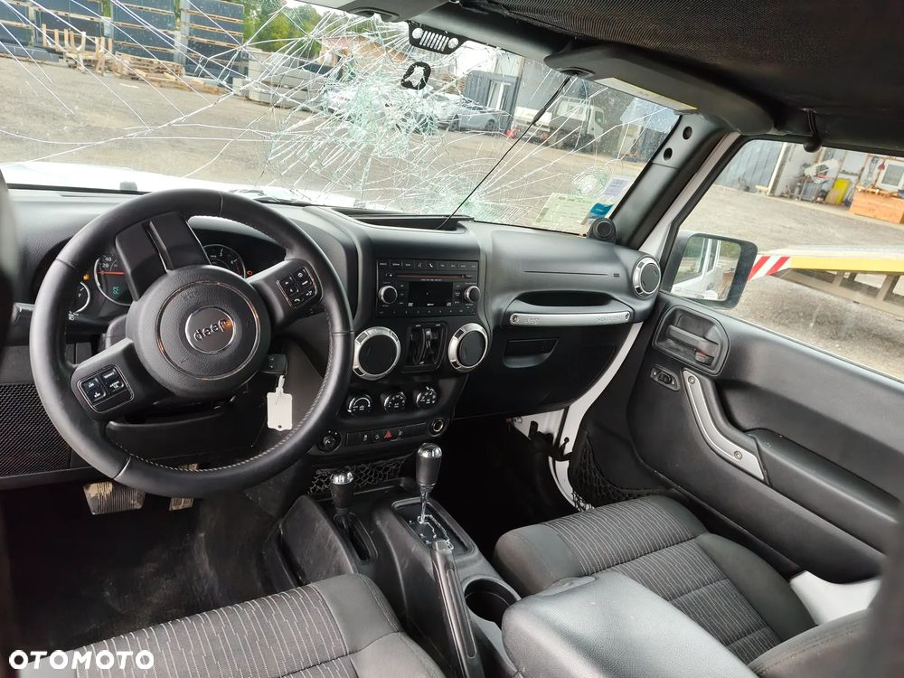 Jeep Wrangler Unlimited 2.8 CRD DPF Sport - 25