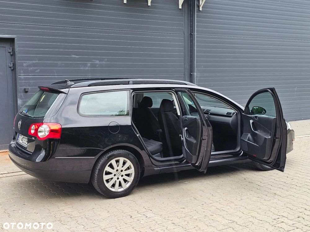 Volkswagen Passat 1.9 TDI DPF Sportline - 29