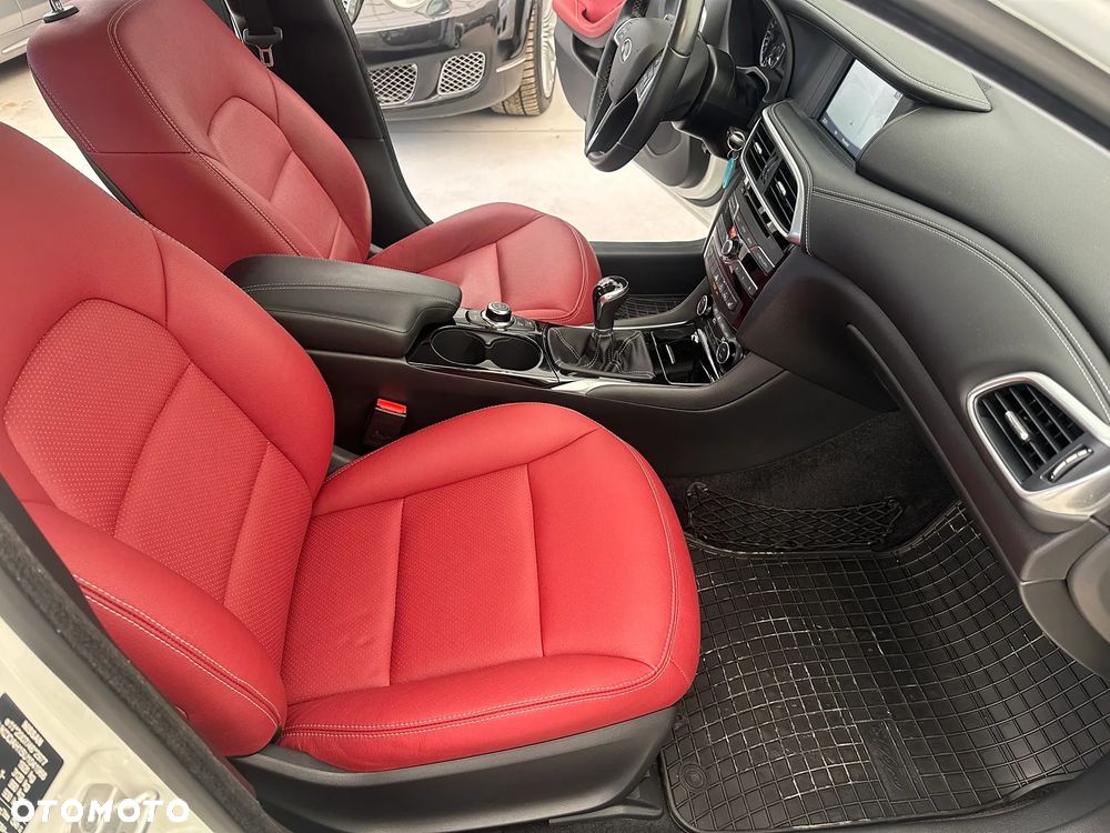 Infiniti Q30 1.6t Pure - 11