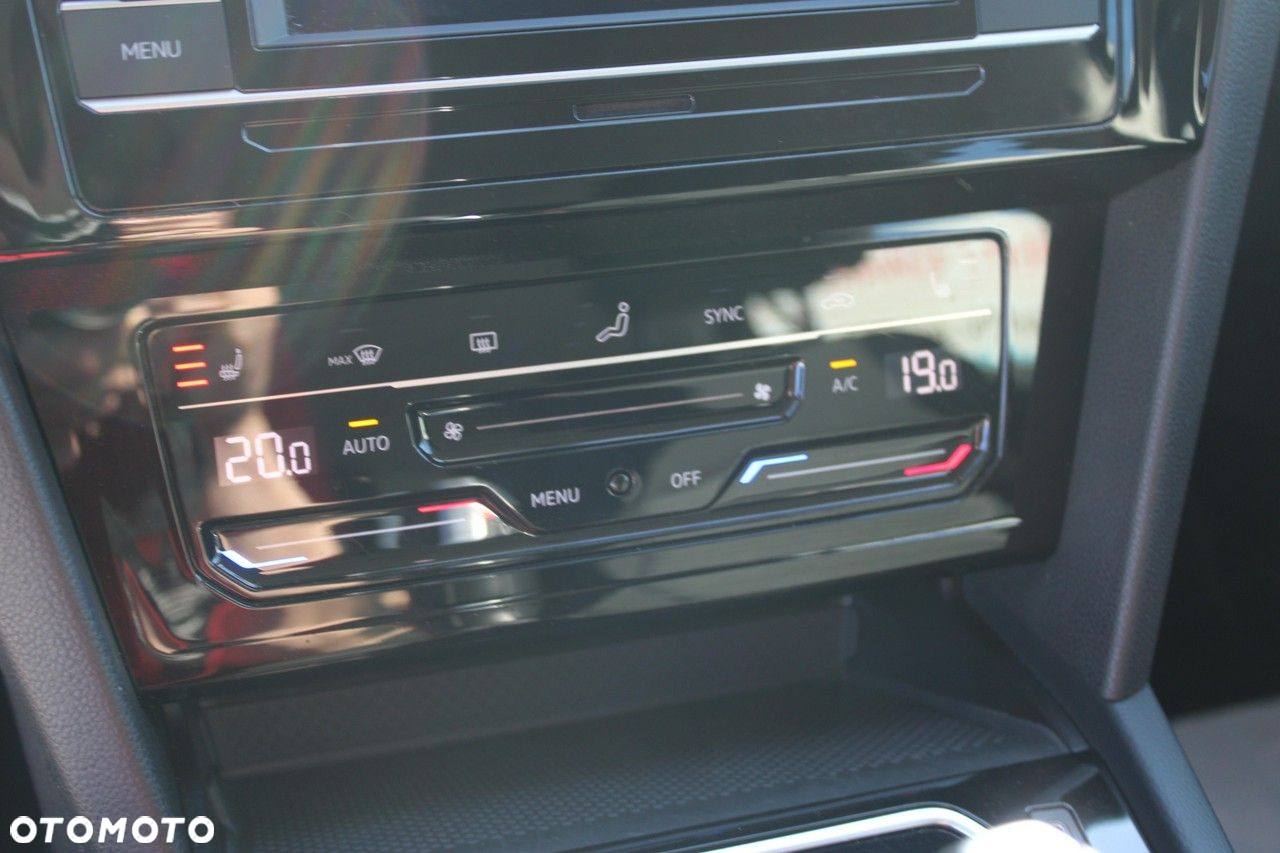 Volkswagen Passat - 22