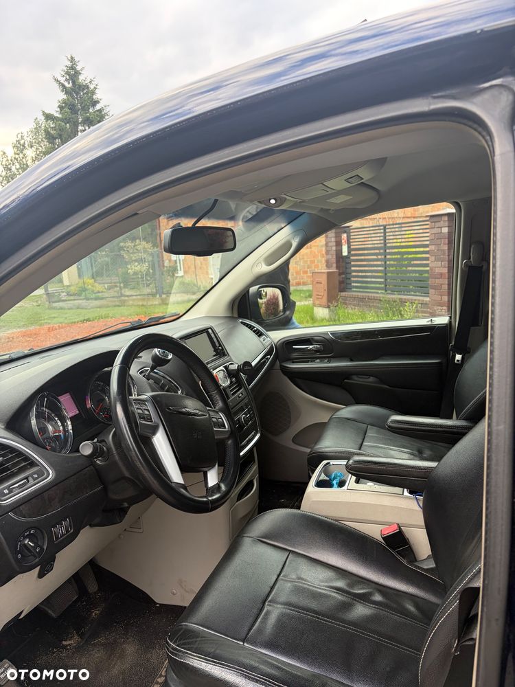 Chrysler Town & Country 3.6 Limited - 4