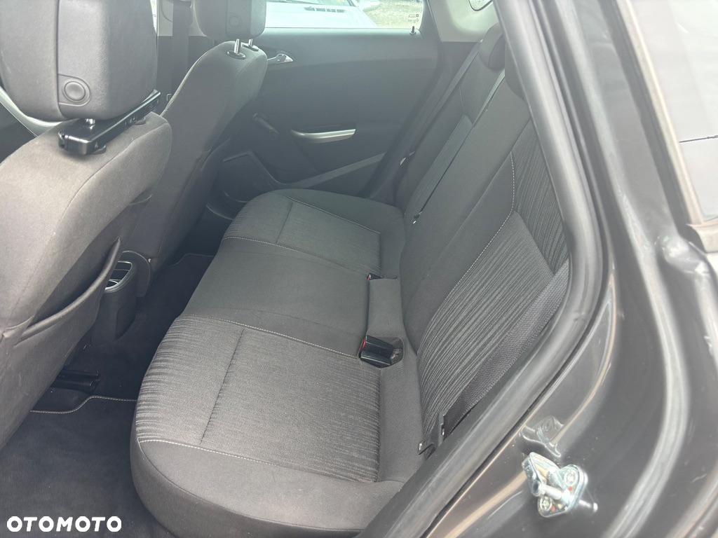 Opel Astra 1.4 Turbo Design Edition - 27