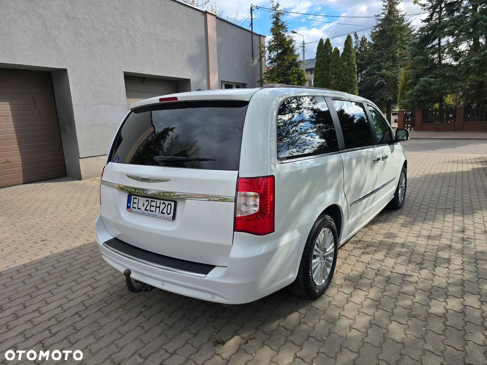 Chrysler Town & Country - 29