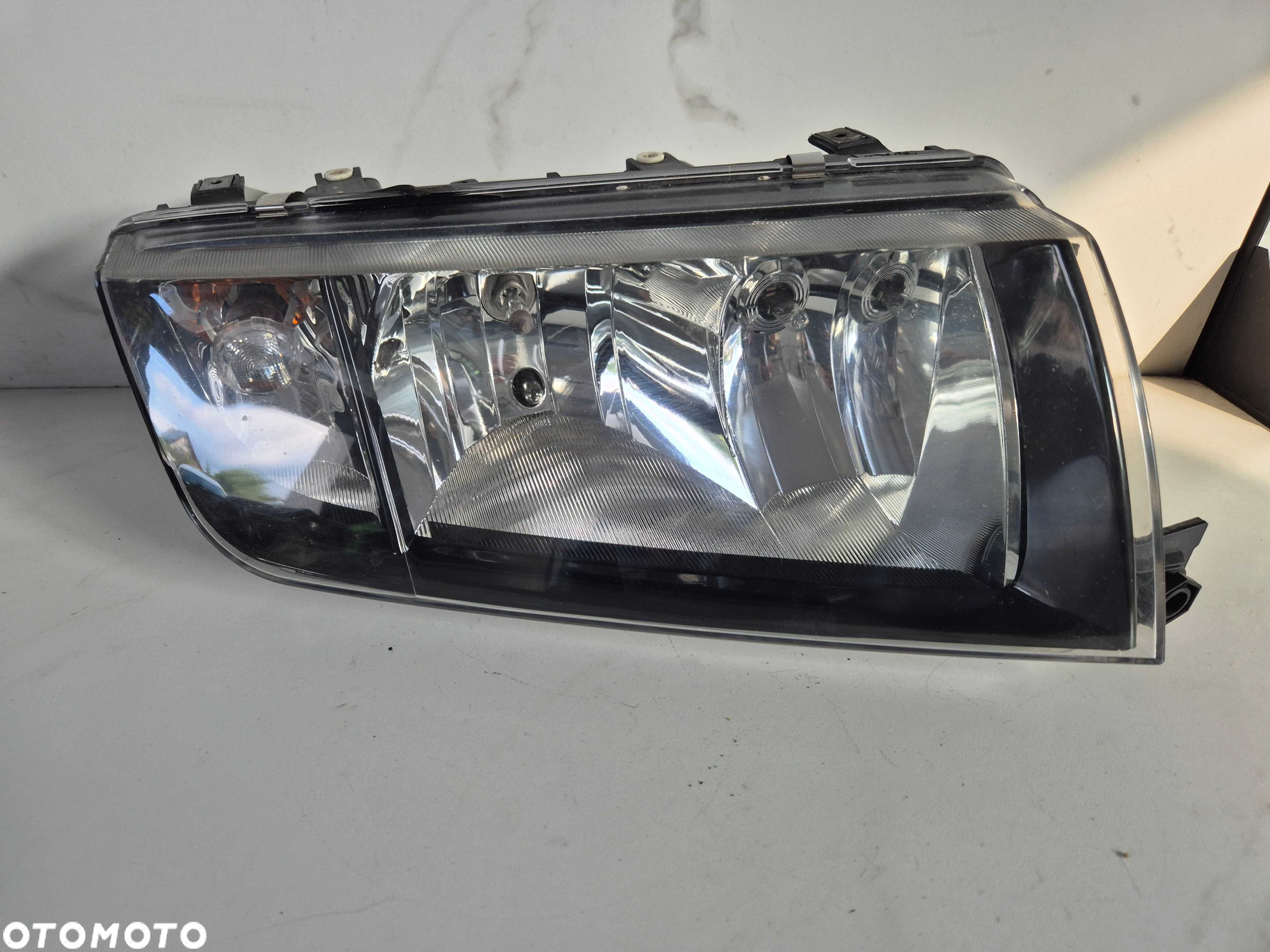 skoda fabia I lampa przednia prawa prawy przód przednia europa igła - 2