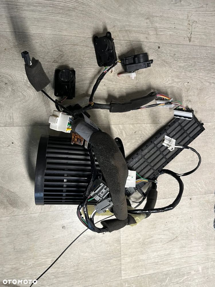 NISSAN QASHQAI J11 SILICZEK NAGRZEWNICY ZAWÓR STERUJĄCY DMUCHAWA SILNICZEK NAWIEWU - 1
