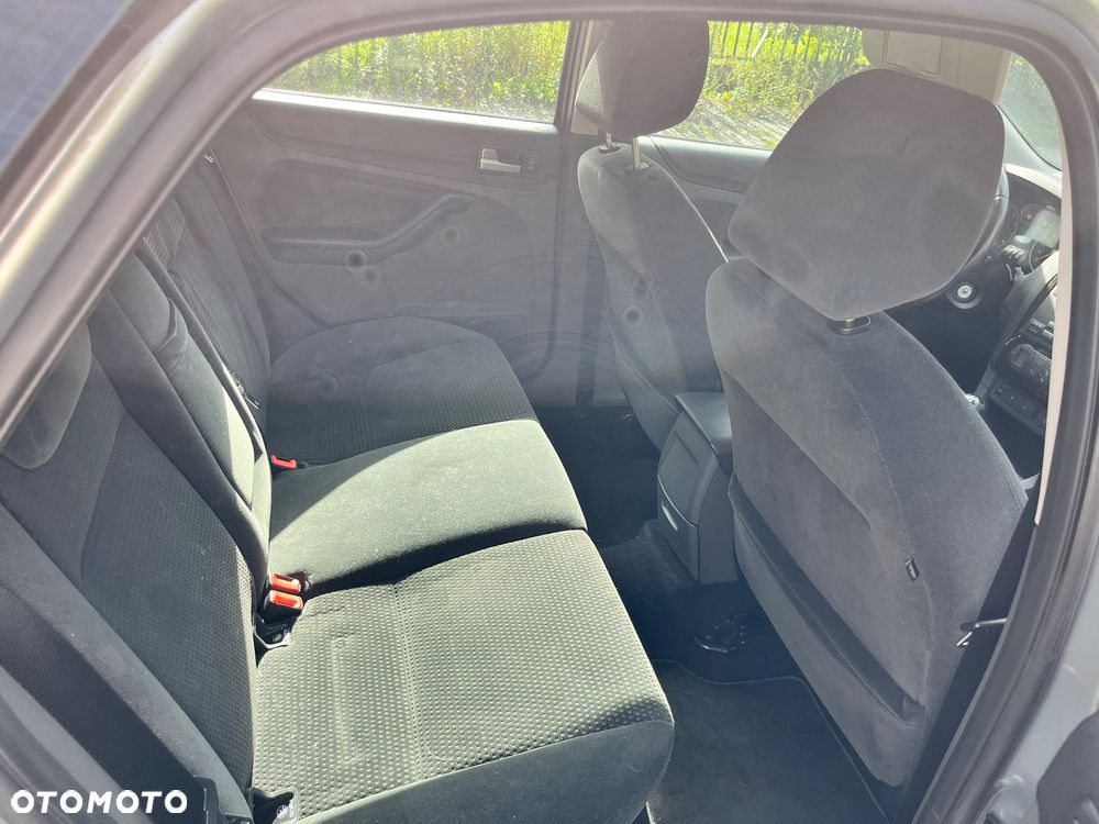 Ford Focus 1.6 16V Ghia - 6