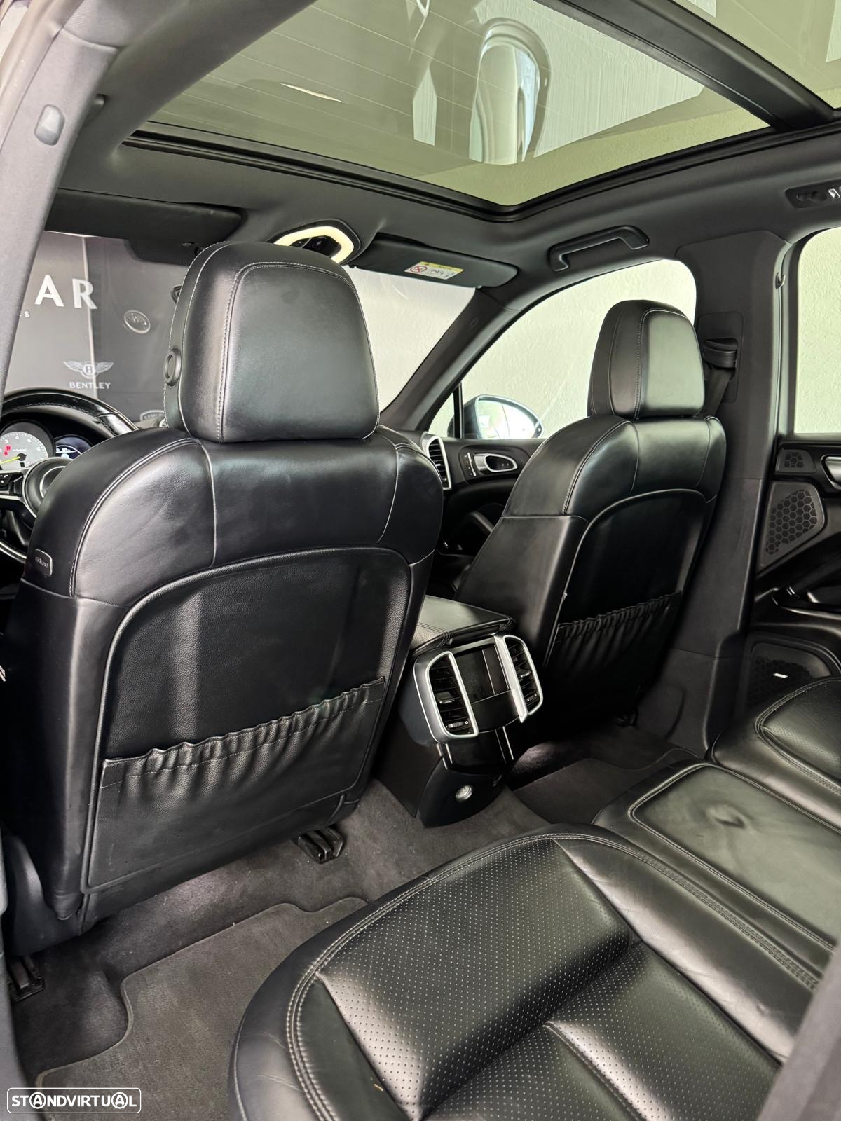 Porsche Cayenne - 14
