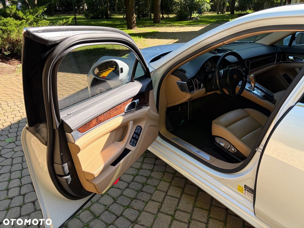 Porsche Panamera - 12