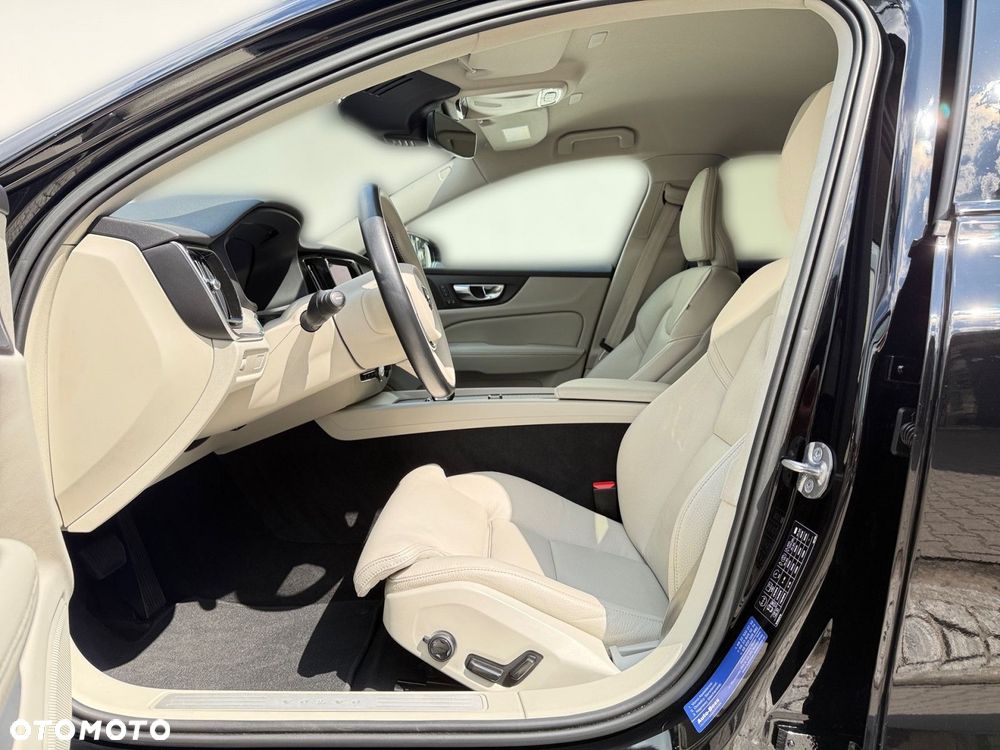 Volvo V60 Cross Country - 12