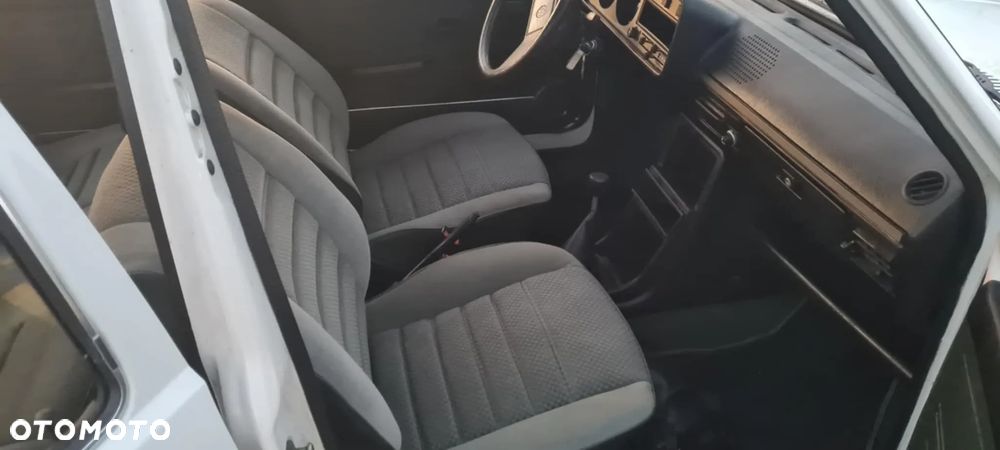 Volkswagen Golf 1.1 - 28